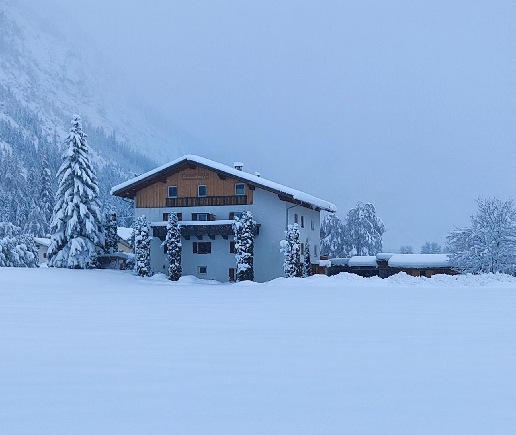 Ferienhaus Lechtaler Alpen บาค ภายนอก รูปภาพ