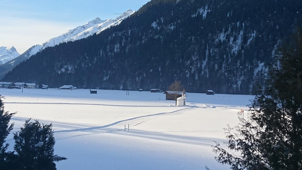 Ferienhaus Lechtaler Alpen บาค ภายนอก รูปภาพ